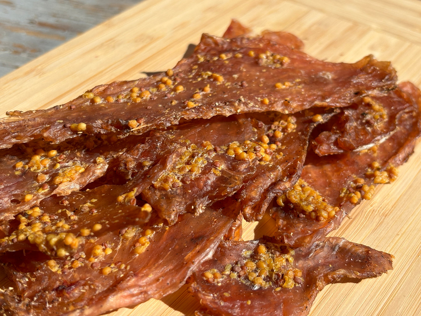 Натуральні джерки із індички з діжонською гірчицею, чипси із індички