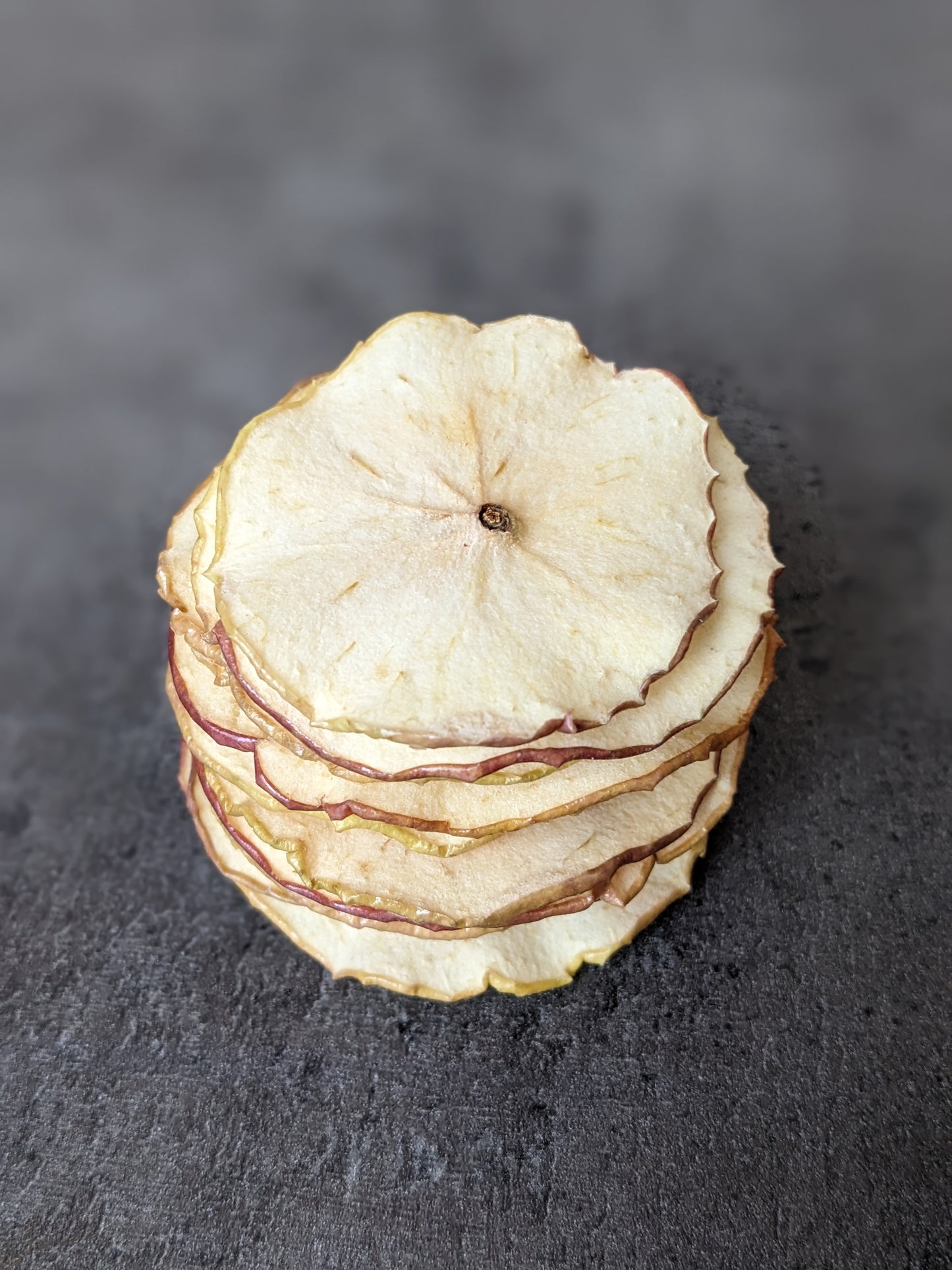 Цілі яблучні чіпси