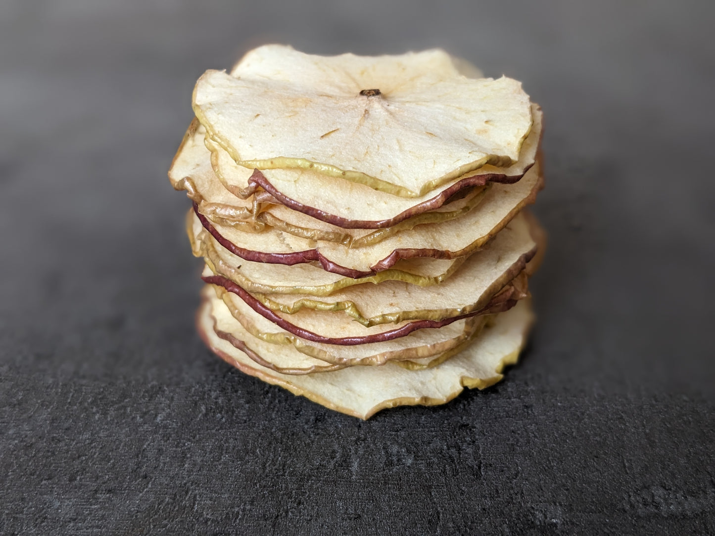 Цілі яблучні чіпси