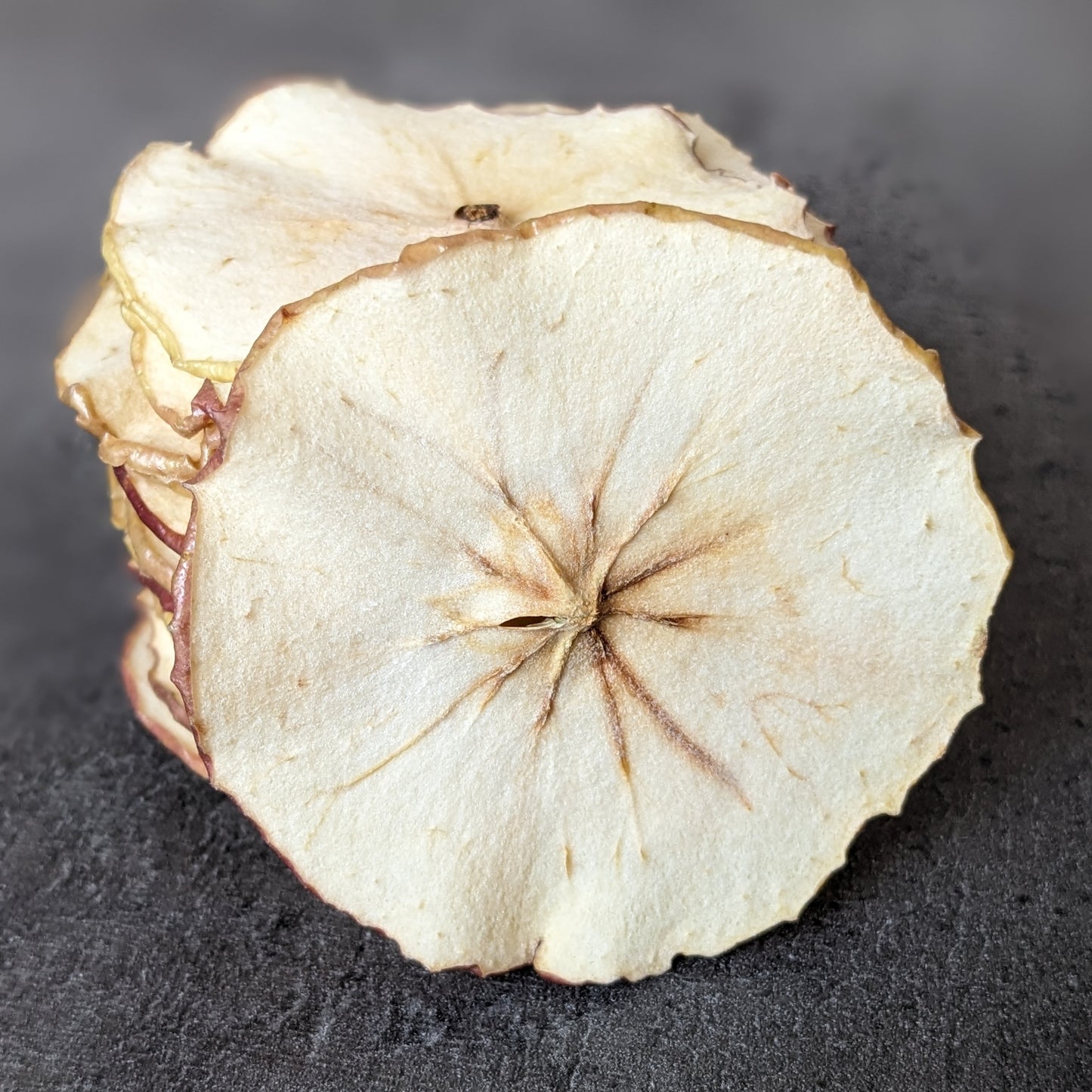 Цілі яблучні чіпси