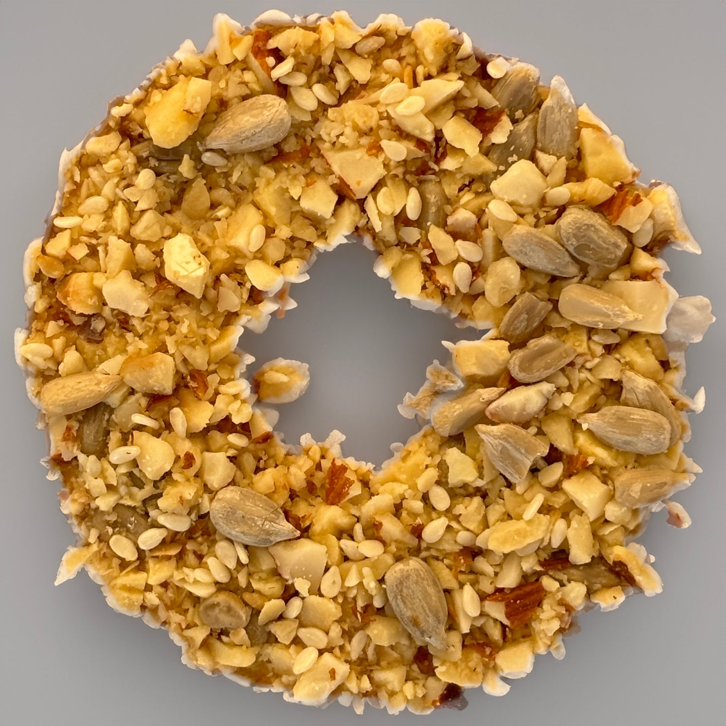 Яблуко з горіхами, кунжутом, насінням та медом